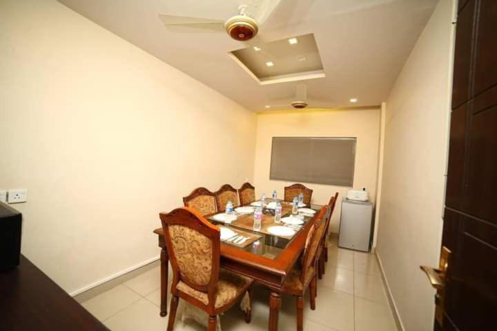 Hira Guest House Karatschi Exterior foto